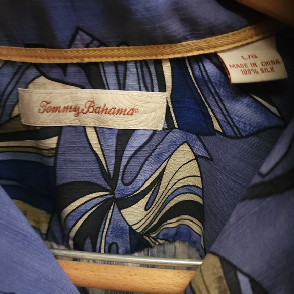 Tommy Bahama silk button shirt blue large - Picture 2 of 4